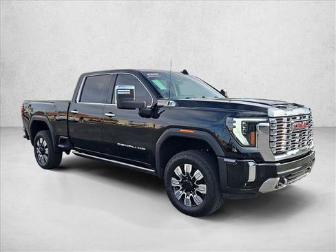 Used 2024 GMC Sierra 2500 Denali w/ Denali Reserve Package AWD/4WD image 3