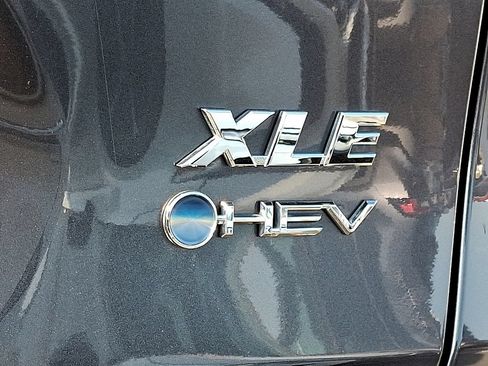 Used 2025 Toyota RAV4 XLE AWD/4WD image 12