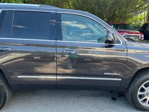 Used 2015 GMC Yukon Denali w/ Premium Package AWD/4WD image 5