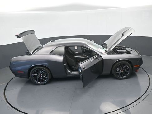 Used 2022 Dodge Challenger SXT w/ Driver Convenience Group RWD image 59