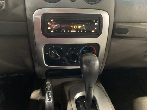 Used 2006 Jeep Liberty Limited image 12