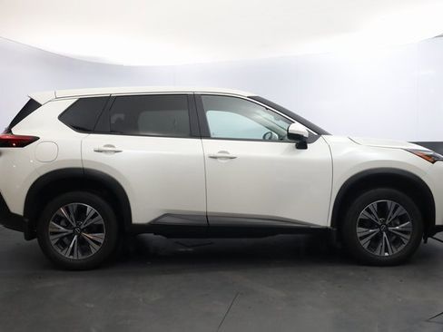 Used 2023 Nissan Rogue SV image 4
