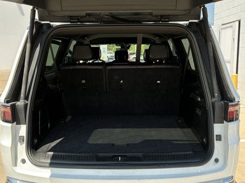 Used 2024 Jeep Wagoneer L Series II w/ Flexible Seating Group AWD/4WD image 24
