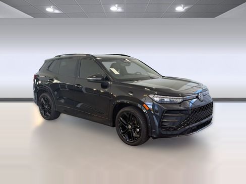 Used 2025 Volkswagen Tiguan SE R-Line FWD image 7