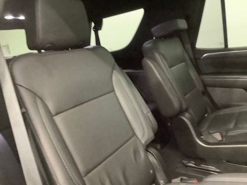 Used 2021 Chevrolet Tahoe Z71 w/ Luxury Package AWD/4WD image 36