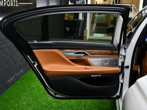 Used 2018 BMW ALPINA B7 xDrive image 37