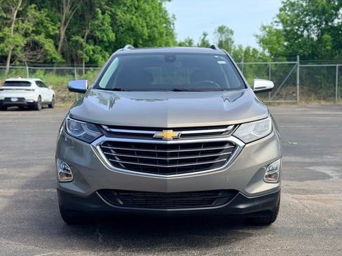 Used 2018 Chevrolet Equinox Premier w/ Infotainment II Package AWD/4WD image 2