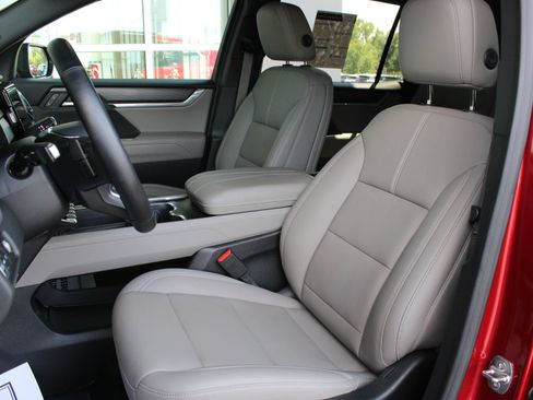Used 2026 GMC Acadia Elevation w/ Elevation Premium Package FWD image 14