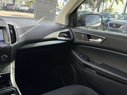 Used 2020 Ford Edge SE image 16