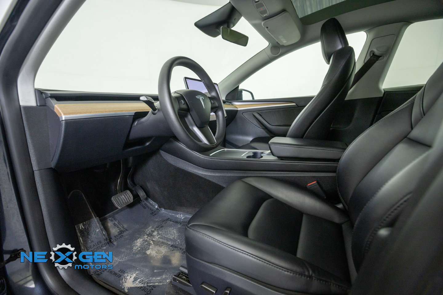 Used 2024 Tesla Model Y Long Range AWD/4WD image 11