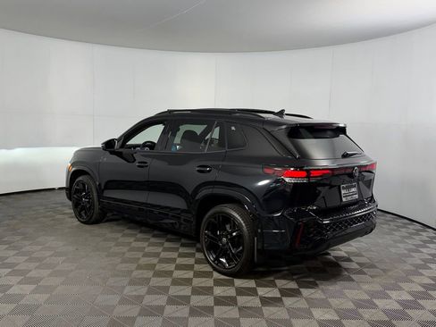 Used 2025 Volkswagen Tiguan SE R-Line image 9