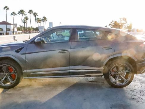 Used 2022 Lamborghini Urus image 8