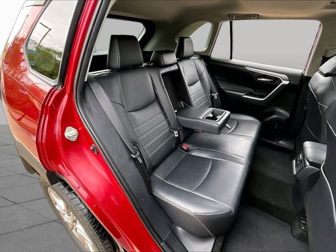Used 2020 Toyota RAV4 XLE Premium FWD image 20