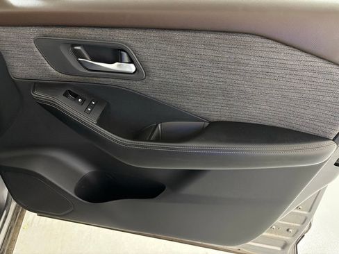 Used 2023 Nissan Rogue SV FWD image 38