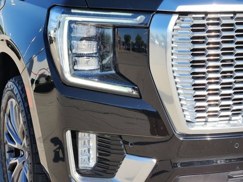 Used 2021 GMC Yukon Denali w/ Denali Premium Package AWD/4WD image 9