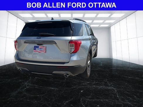 Used 2024 Ford Explorer XLT w/ Equipment Group 202A AWD/4WD image 5