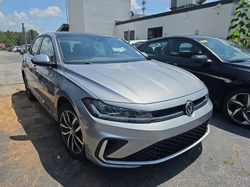 Used 2025 Volkswagen Jetta SE FWD image 2
