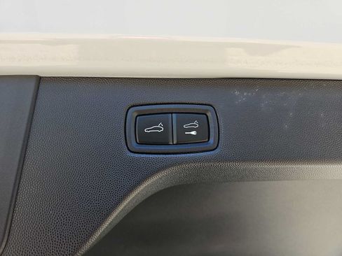 Certified 2025 Porsche Macan 4 Electric AWD/4WD image 50