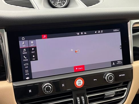 Certified 2025 Porsche Macan image 17