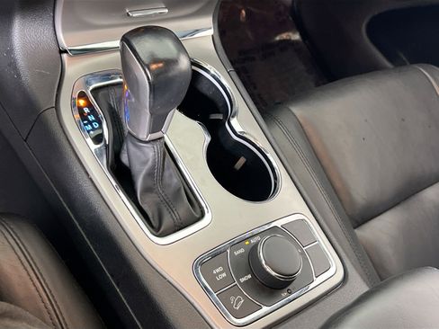 Used 2022 Jeep Grand Cherokee Limited image 17