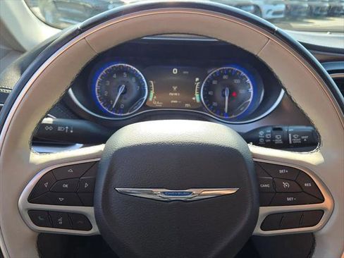 Certified 2018 Chrysler Pacifica Limited image 30