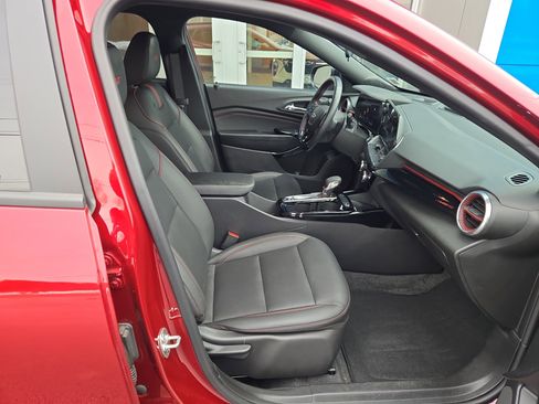 Used 2025 Chevrolet Trax RS w/ Sunroof Package image 18