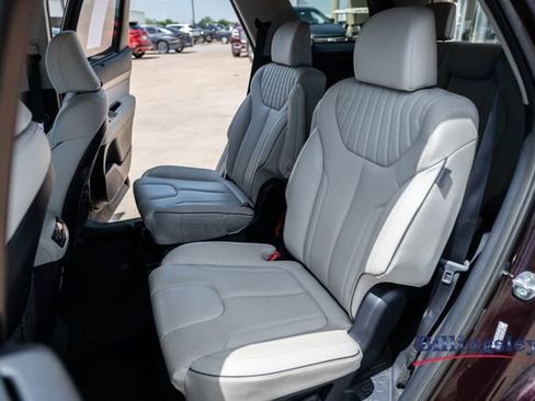 Used 2023 Hyundai Palisade Limited FWD image 11