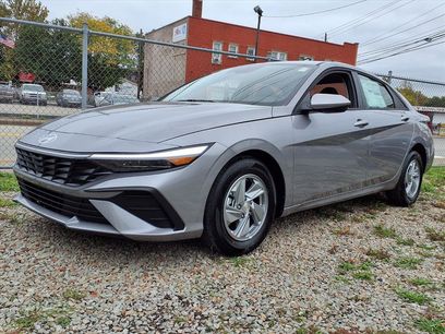 New 2025 Hyundai Elantra SE