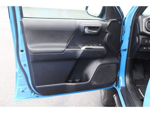 Used 2020 Toyota Tacoma TRD Sport w/ TRD Premium Sport Package image 7