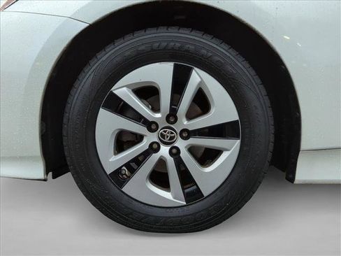 Used 2016 Toyota Prius Two image 22