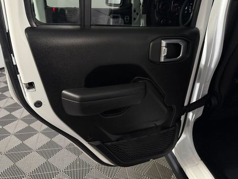 Used 2026 Jeep Wrangler Unlimited Rubicon AWD/4WD image 28