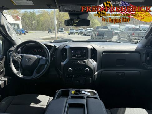 Used 2024 Chevrolet Silverado 1500 Custom Trail Boss w/ Turbomax Blackout Package AWD/4WD image 16