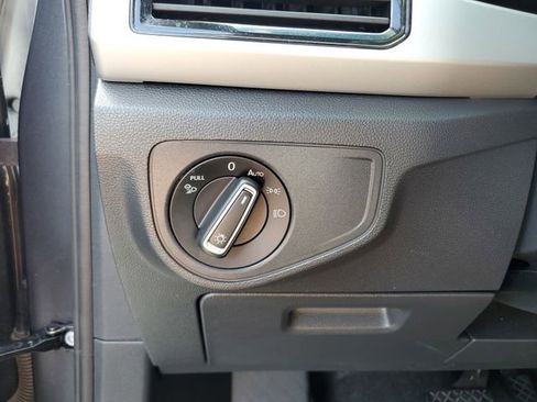 Used 2022 Volkswagen Atlas Cross Sport SE image 30