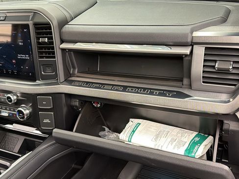 Used 2025 Ford F450 Platinum w/ FX4 Off-Road Package image 41