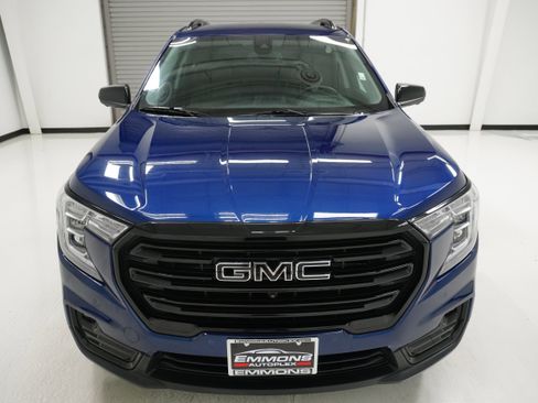Used 2023 GMC Terrain SLT w/ Tech Package image 2