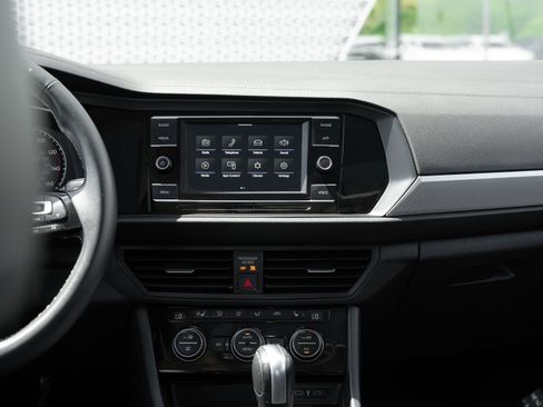 Used 2021 Volkswagen Jetta SE FWD image 11