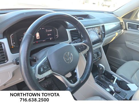 Used 2021 Volkswagen Atlas SEL Premium image 16