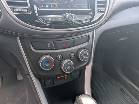 Used 2022 Chevrolet Trax LT w/ Driver Confidence Package image 22