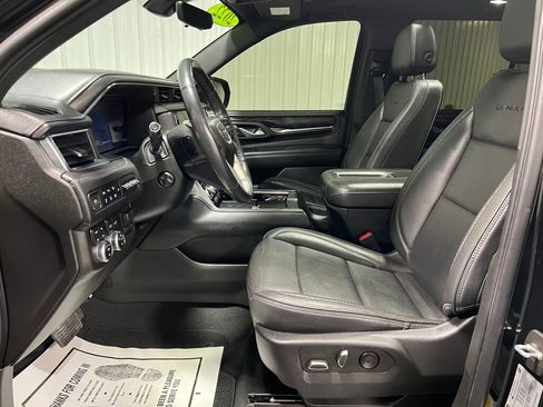 Used 2022 GMC Yukon Denali w/ Denali Premium Package image 5