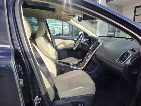 Used 2017 Volvo XC60 T6 Inscription w/ Advanced Package image 13
