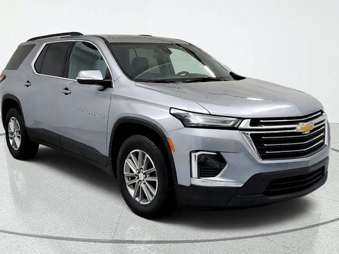 Used 2023 Chevrolet Traverse LT FWD image 7