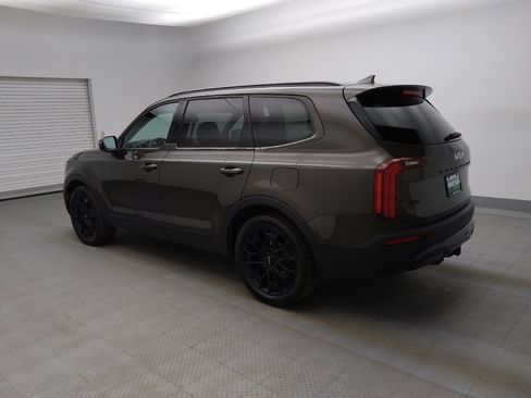 Used 2022 Kia Telluride SX w/ SX Prestige Package image 3