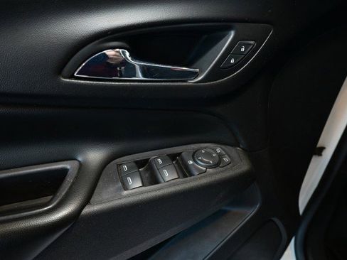 Used 2019 Chevrolet Equinox LT image 16