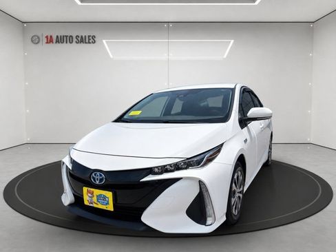 Used 2021 Toyota Prius Prime LE FWD image 1