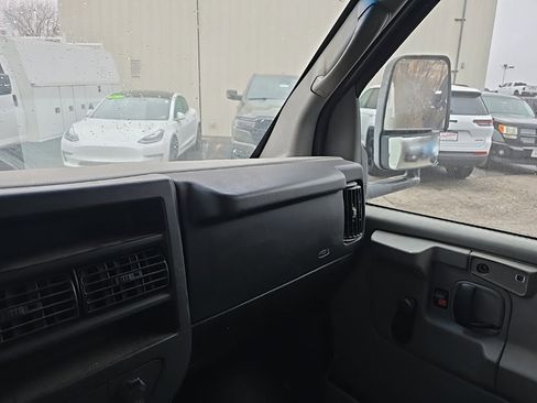 Used 2008 Chevrolet Express 3500 image 23