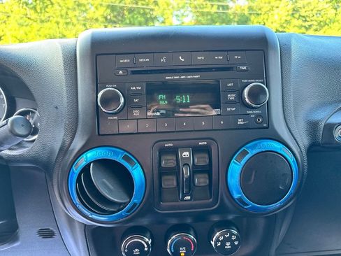 Used 2017 Jeep Wrangler Unlimited Sport w/ Quick Order Package 24S AWD/4WD image 14