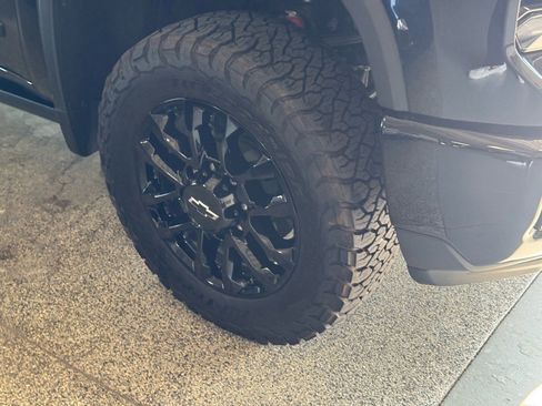 Used 2025 Chevrolet Silverado 3500 High Country w/ Midnight Edition image 4