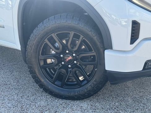 Used 2022 GMC Sierra 1500 Elevation w/ Preferred Package RWD image 2