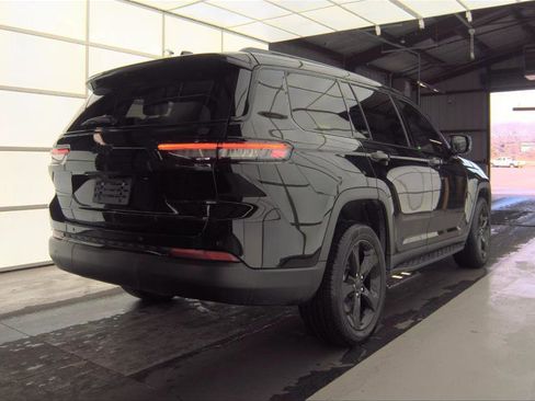 Used 2023 Jeep Grand Cherokee L Altitude image 11