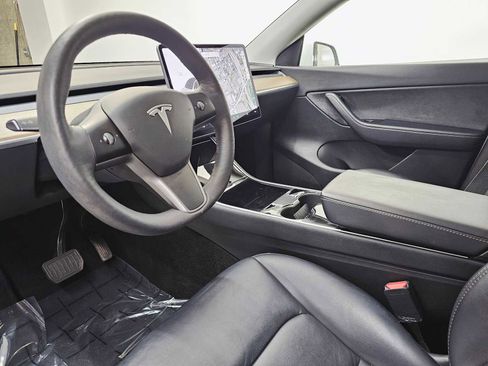 Used 2021 Tesla Model Y Long Range image 2